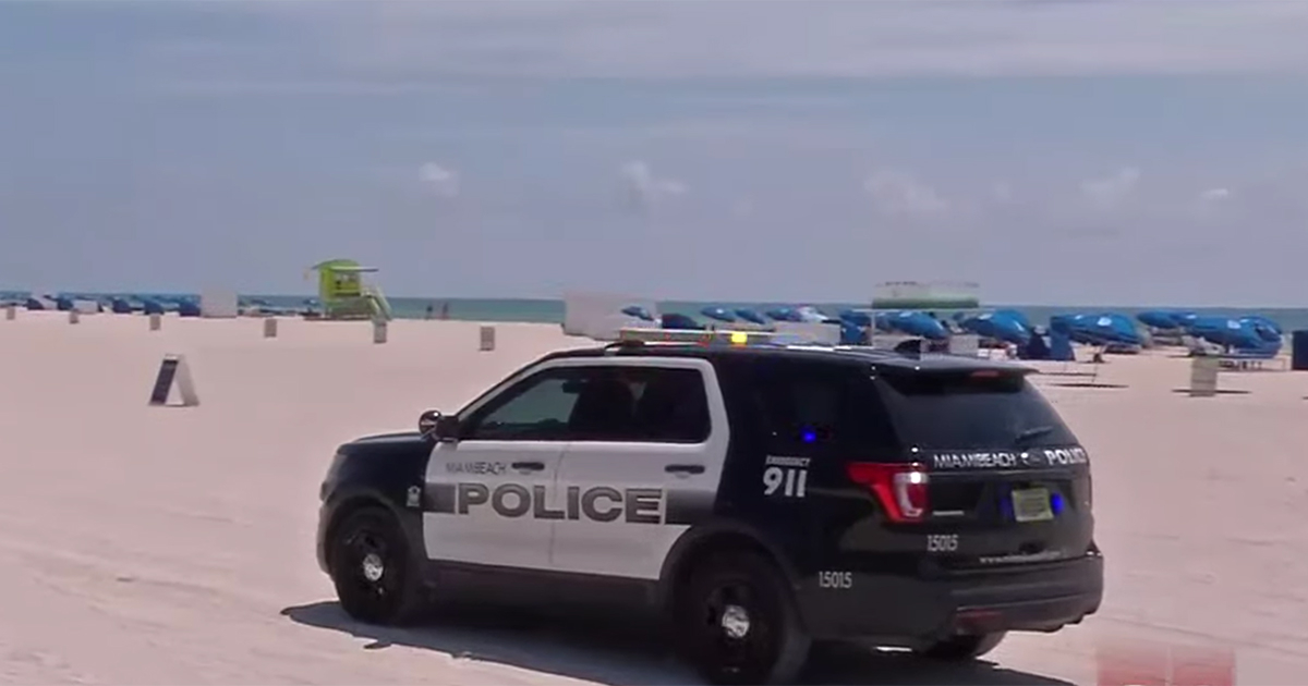 Policía custodia playas de Miami-Dade © Captura video / América TeVé