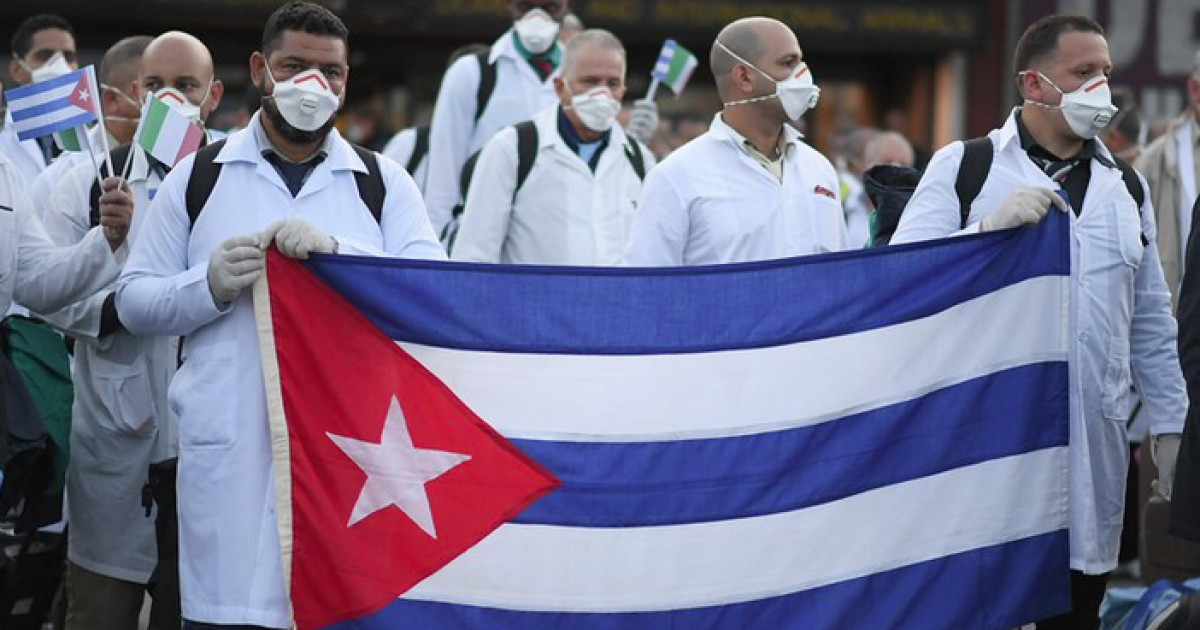 Médicos cubanos a su llegada a México © ACN