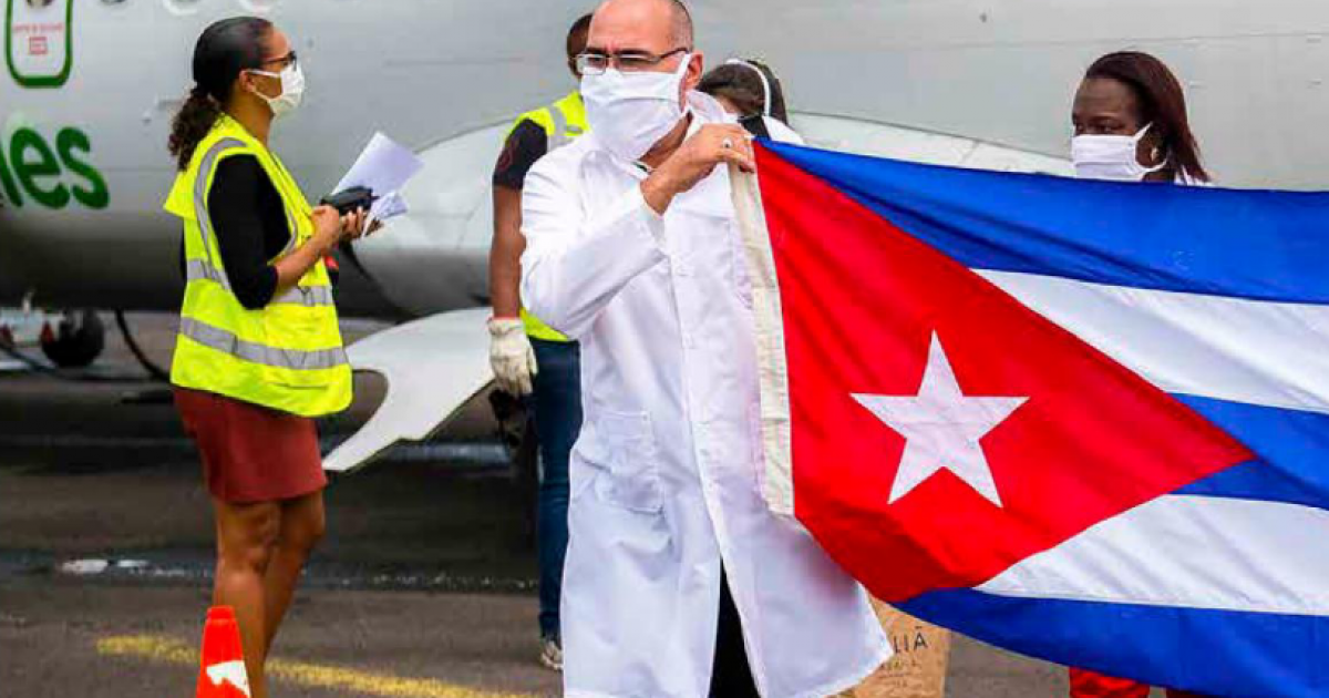 El jefe de la misión cubana llega a Martinica © Le Point