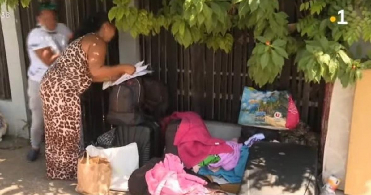 Cubanos viviendo en la calle en Guayana Francesa © Captura de video de YouTube de Guyane la 1ère