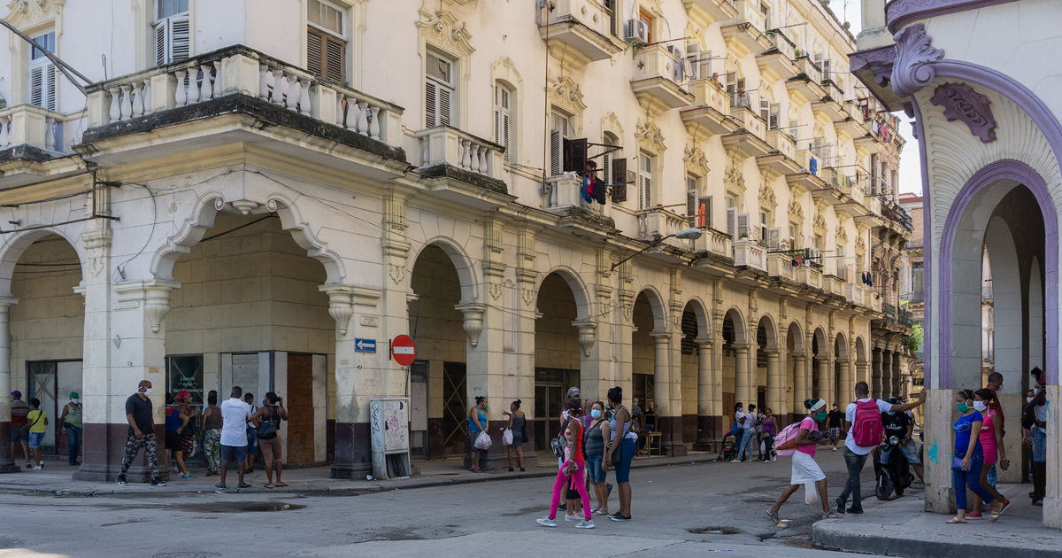 Personas en La Habana (Imagen de referencia) © CiberCuba