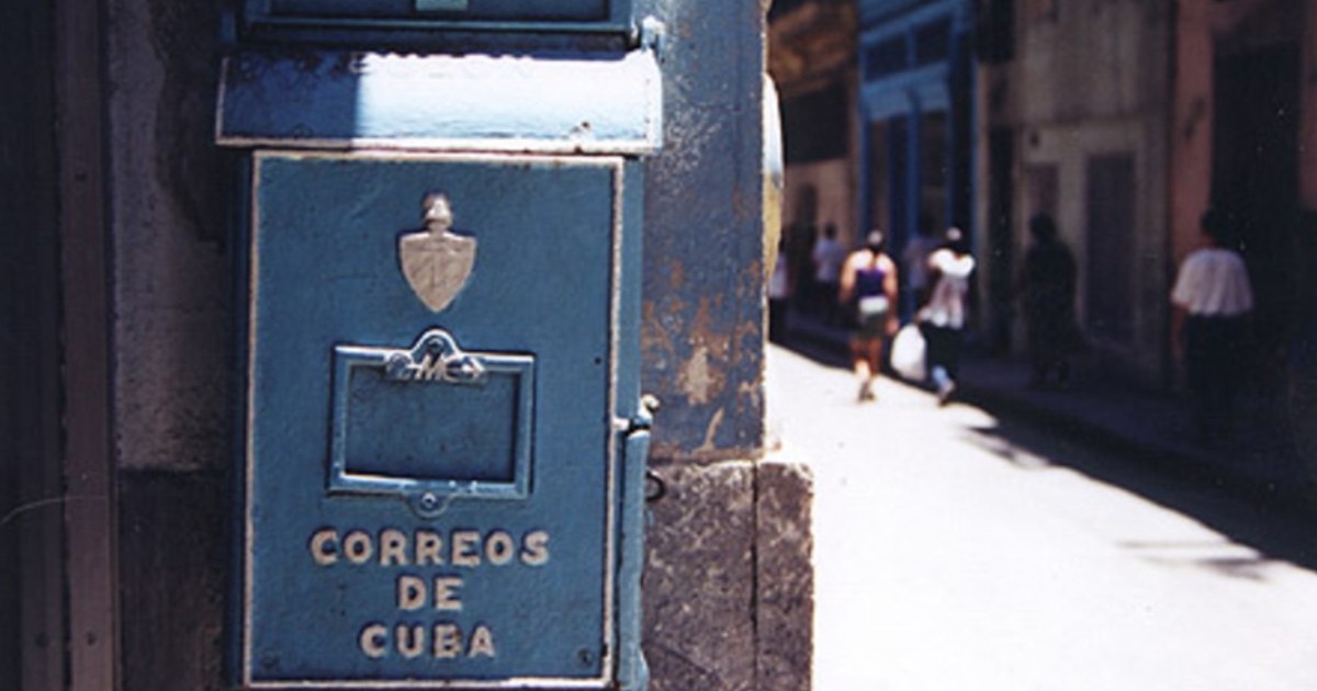 Buzón de correos de Cuba © Angus McKinnon