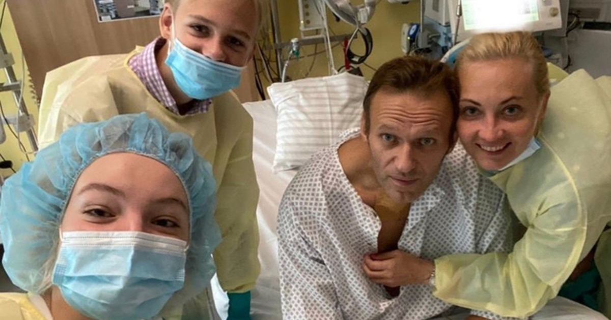 Alexei Navalny y su familia en el hospital © Instagram / Navalny