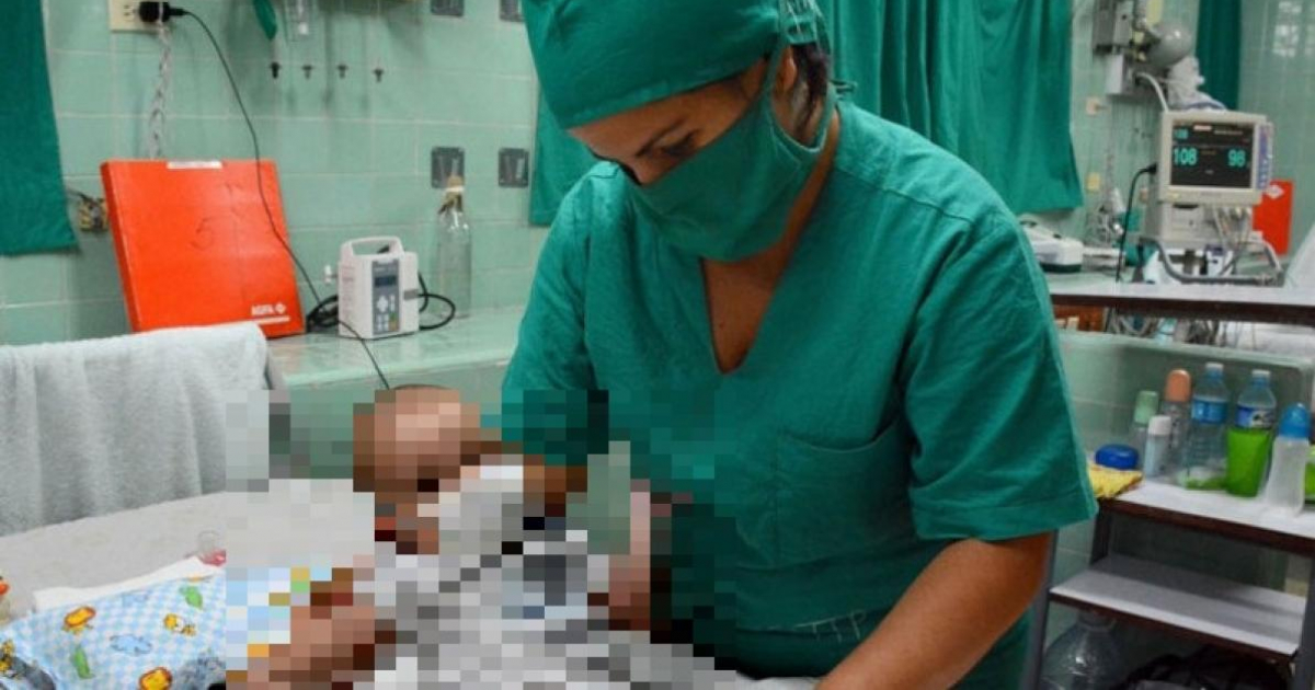Enfermera atiende a bebé (Imagen referencial) © Ahora.cu 