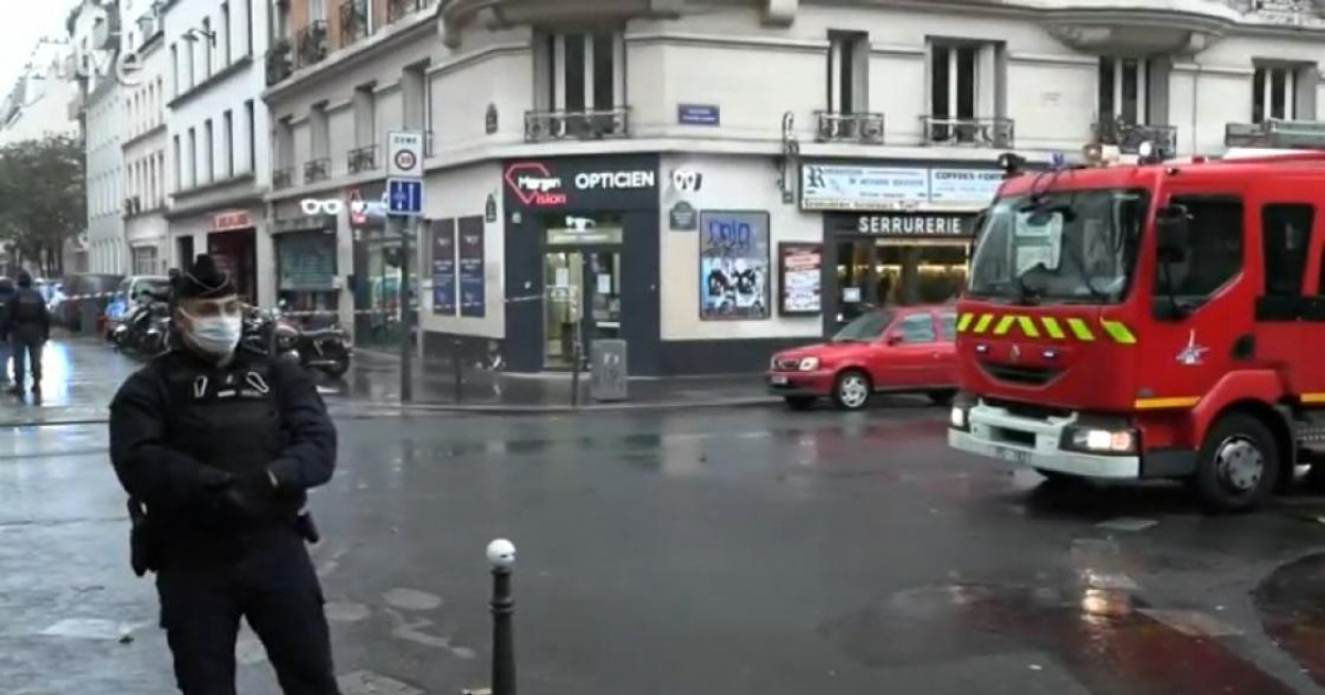 Militar francés custodia la calle donde ocurrió el ataque © Captura de video de YouTube