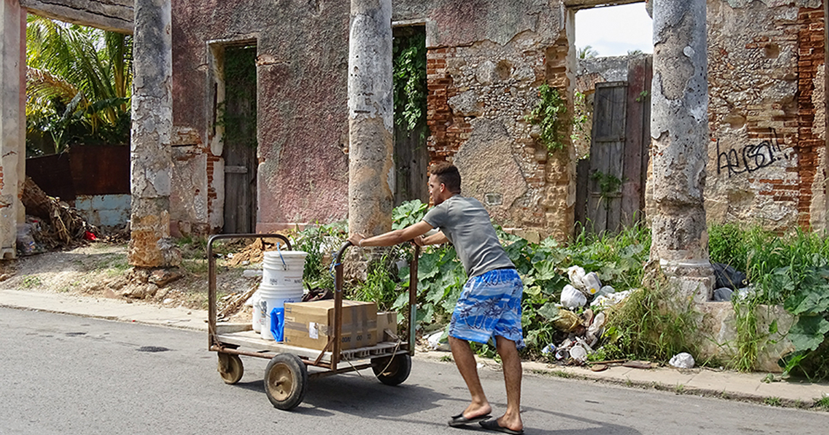 Imágenes de la Cuba de hoy: Empujando para sobrevivir. © CiberCuba