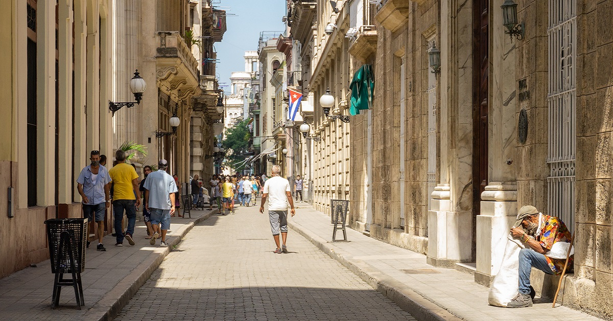 Personas en La Habana Vieja (imagen de referencia) © CiberCuba