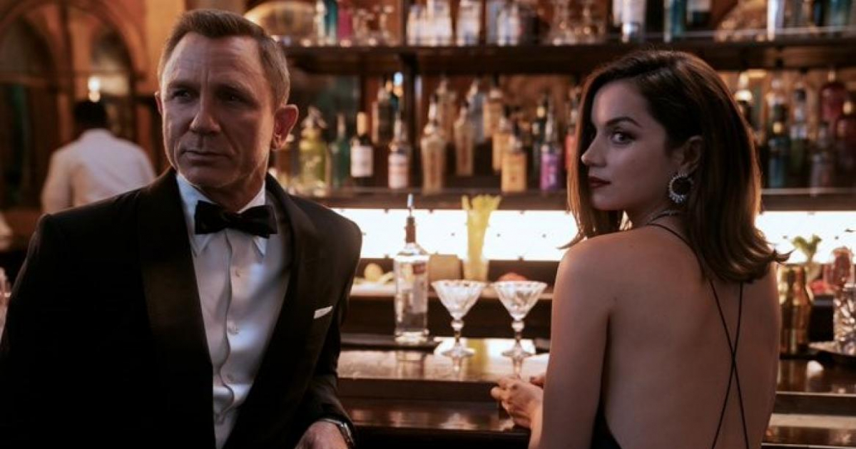 Daniel Craig y Ana de Armas es una escena de No Time to Die © Twitter/ James Bond