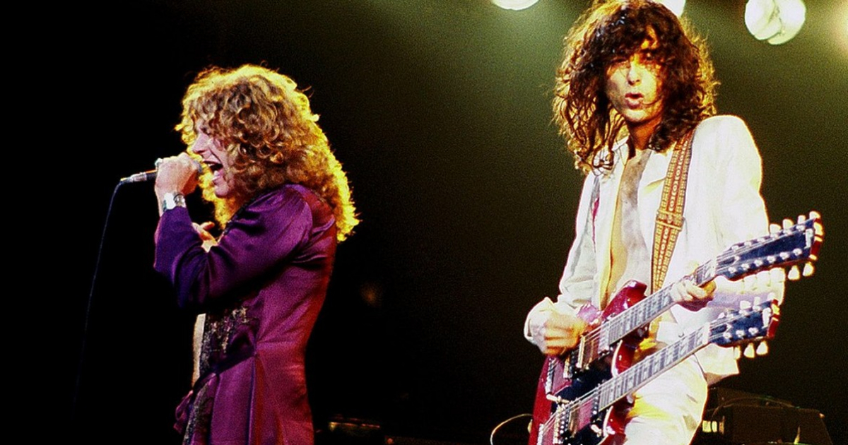 Jimmy Page y Robert Plant en el escenario en Chicago, 1977 © Wikipedia