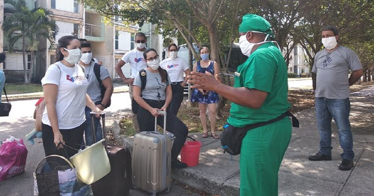 Trabajadores en centros de aislamiento en Cuba © Twitter/ISRI