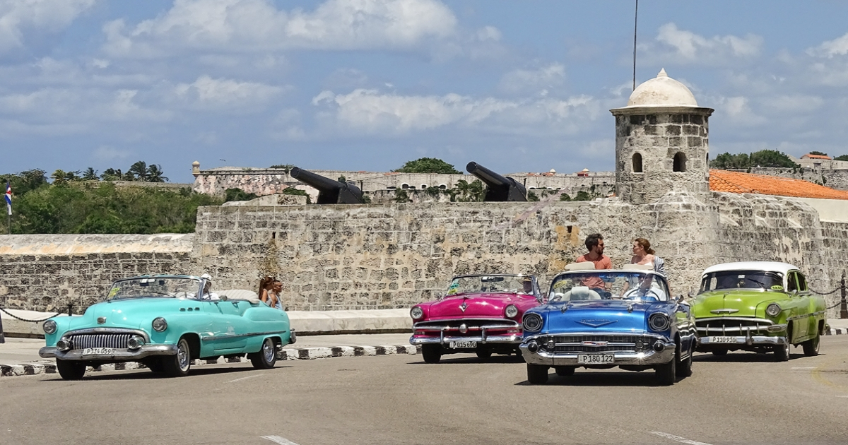 Autos clásicos en La Habana, Cuba. (imagen de archivo) © CiberCuba
