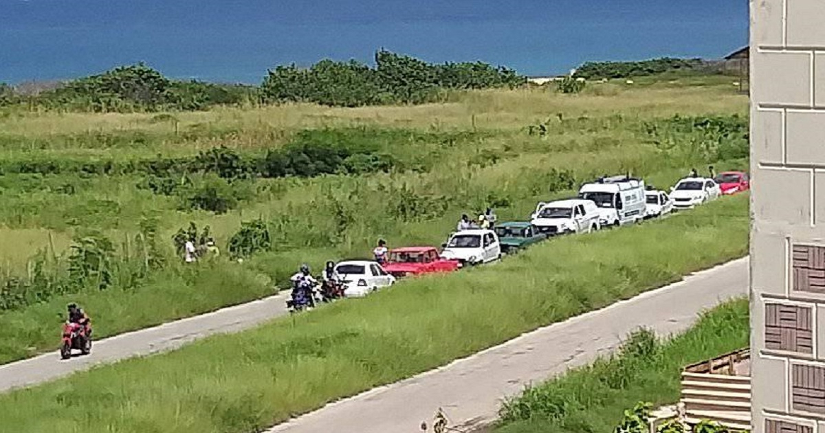 Vehículos del Ministerio del Interior en la zona donde fue hallado el cadáver © Facebook / Grupo Alamar, Habana Del Este, Cuba... En El Mundo
