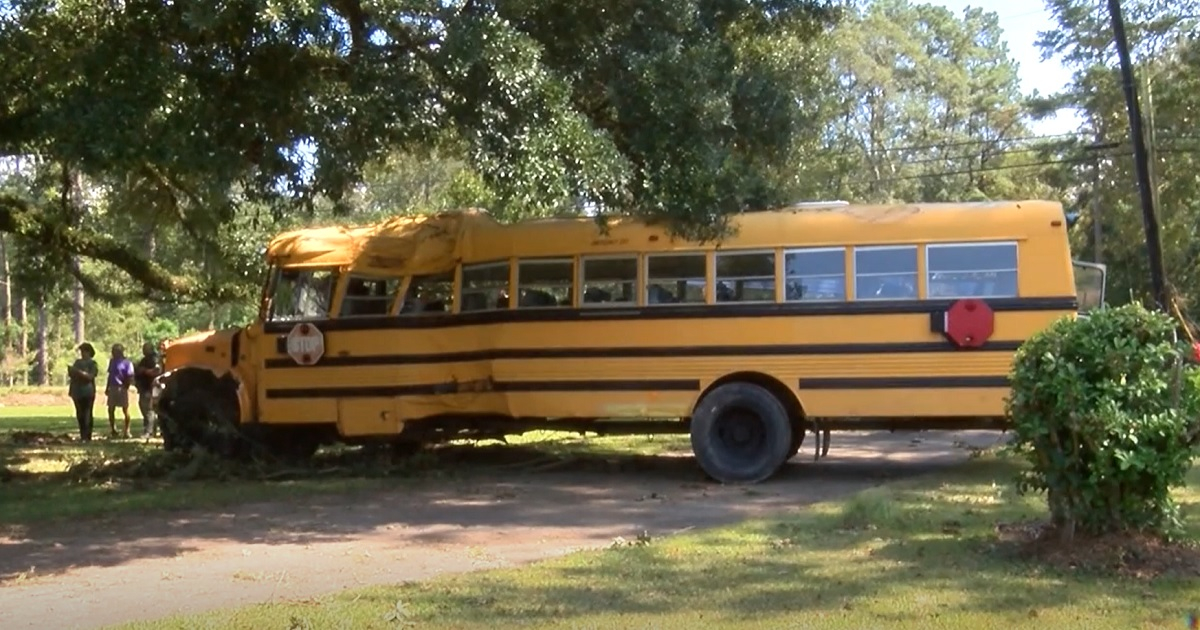 Autobús escolar robado en Luisiana. © Captura de video de local21news