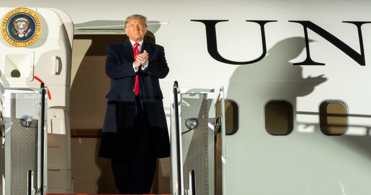 Donald Trump baja del Air Force One. (imagen de referencia) © Flickr / The White House - Shealah Craighead