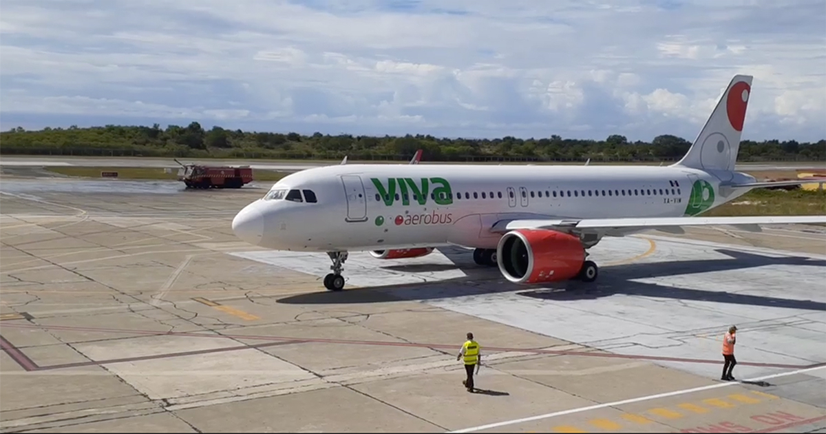 Viva Aerobus en Santiago de Cuba © Captura de video / Facebook (Aeropuerto Antonio Maceo)