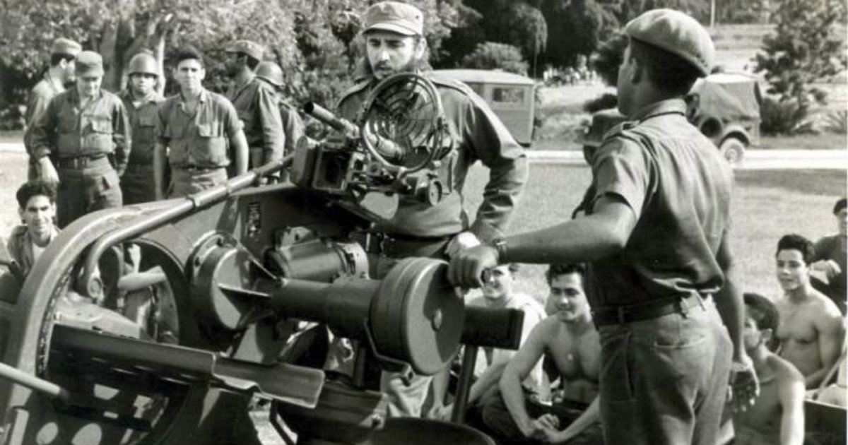 Fidel Castro, durante la Crisis de los Misiles en octubre de 1962, en Cuba. © Granma.