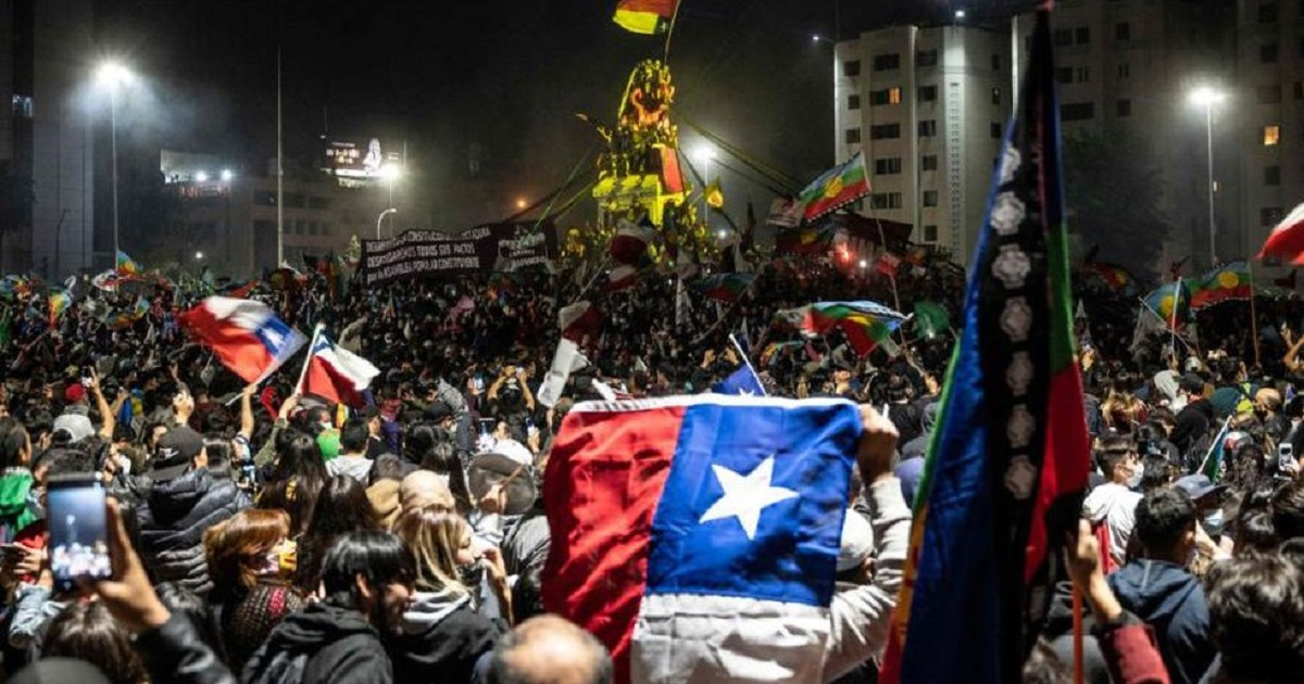 Manifestantes en Chile. © Twitter / TNI Canal 51