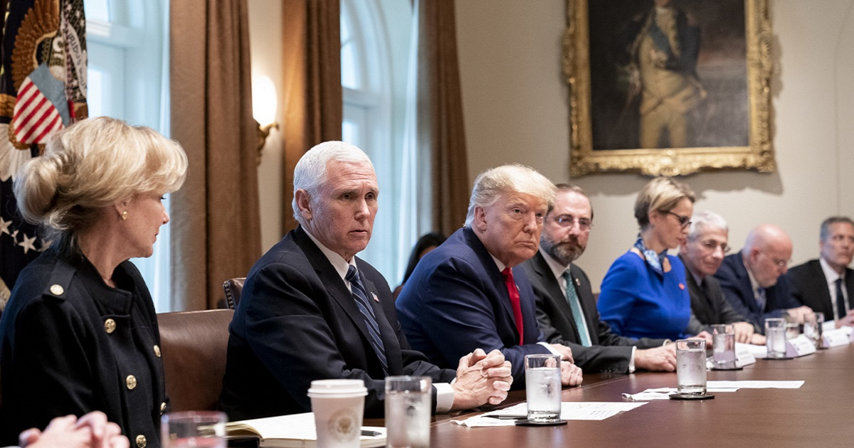 Trump reunido con grupo responsable de tareas del coronavirus (imagen de archivo) © Flickr / The White House