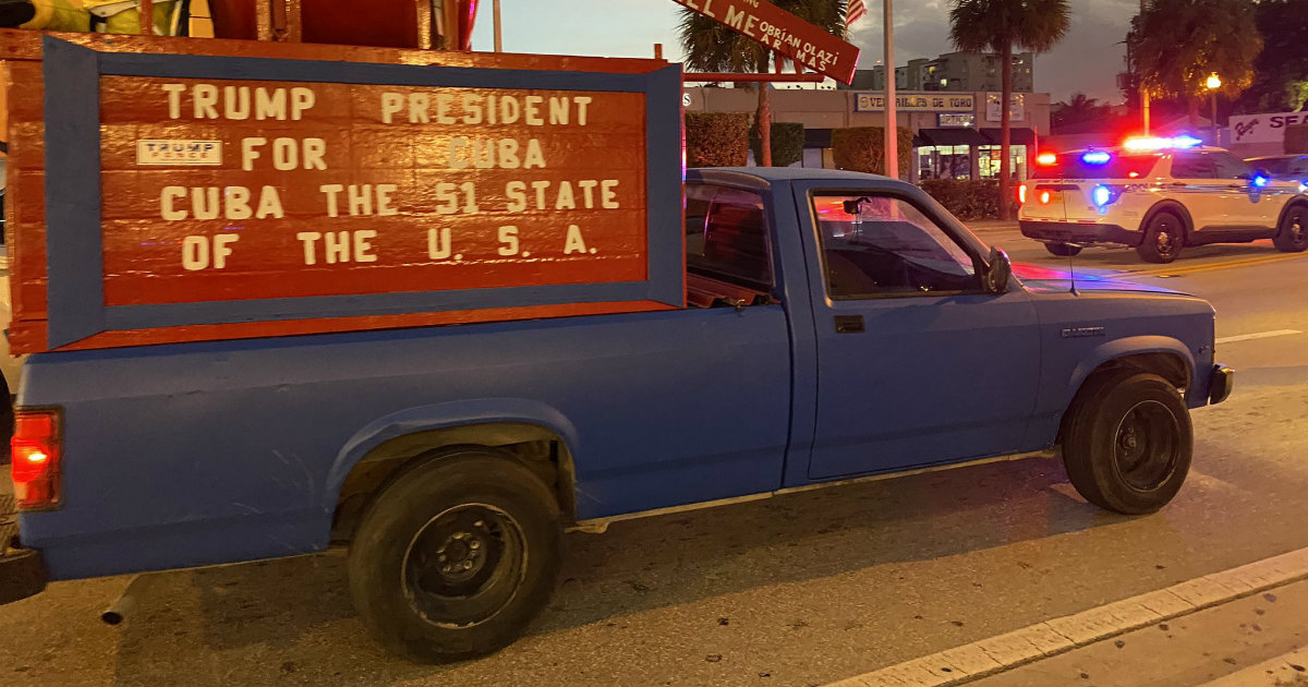 Camioneta de un particular en Miami que pide que Cuba sea el estado 51 del país © Twitter/Rolando Nápoles