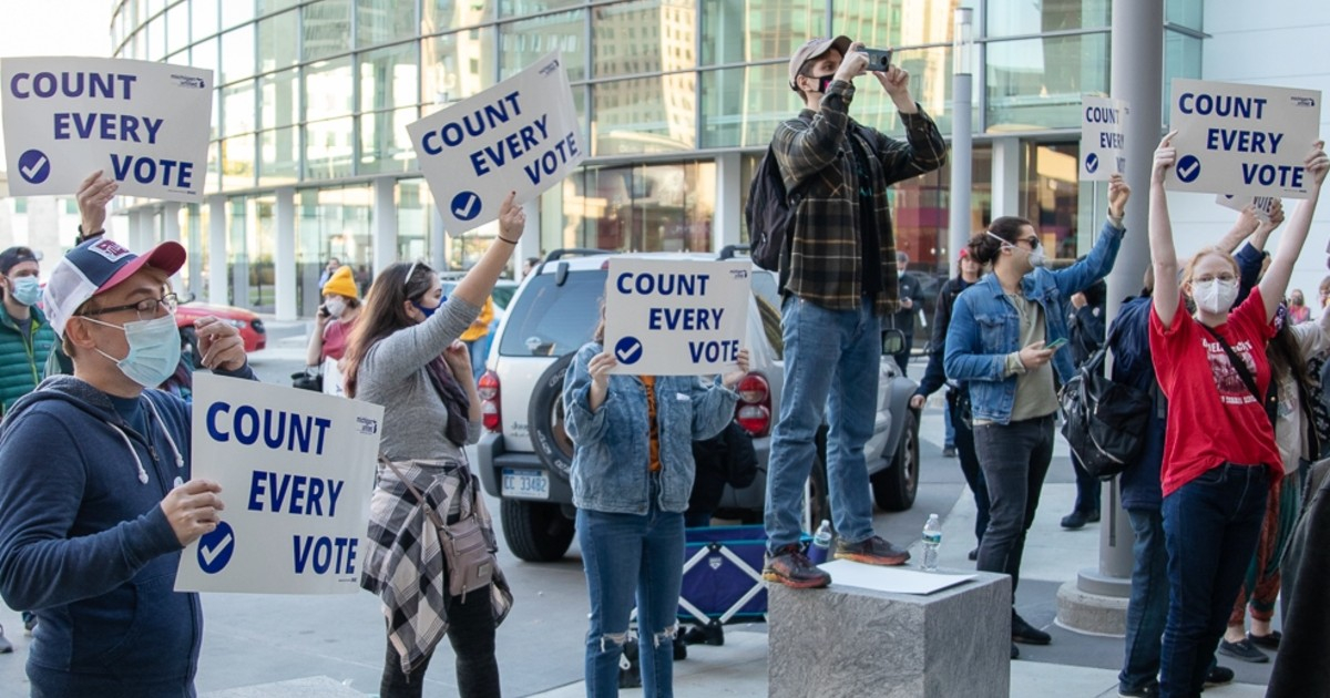Manifestaciones en Detroit por recuentos de votos © Michael Lucido / Vía Twitter Deadline Detroit