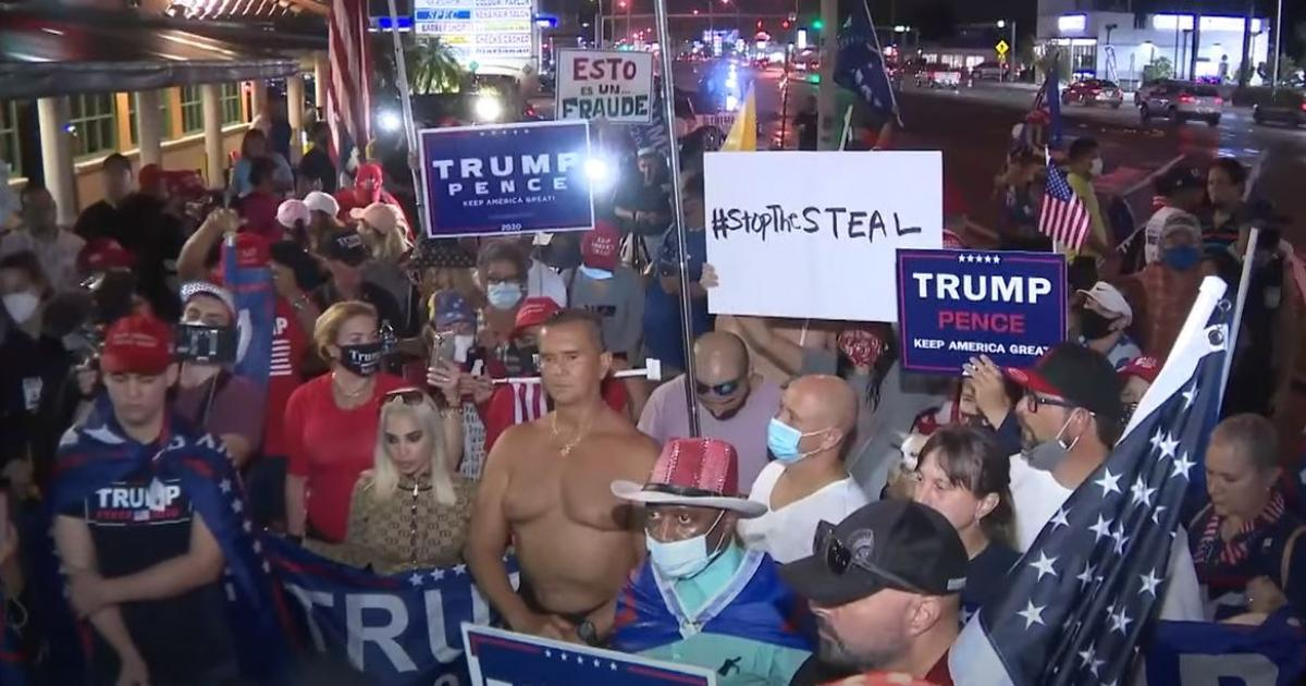 Partidarios de Trump se reúnen en Miami © Captura de video de YouTube de WPLG Local 10 