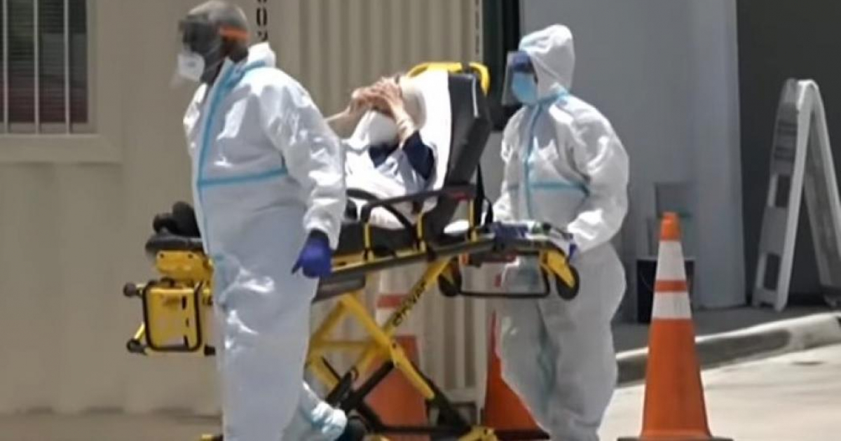 Paramédicos trasladan a paciente con coronavirus en Florida (Imagen referencial) © Captura de video de YouTube de 24horas.cl