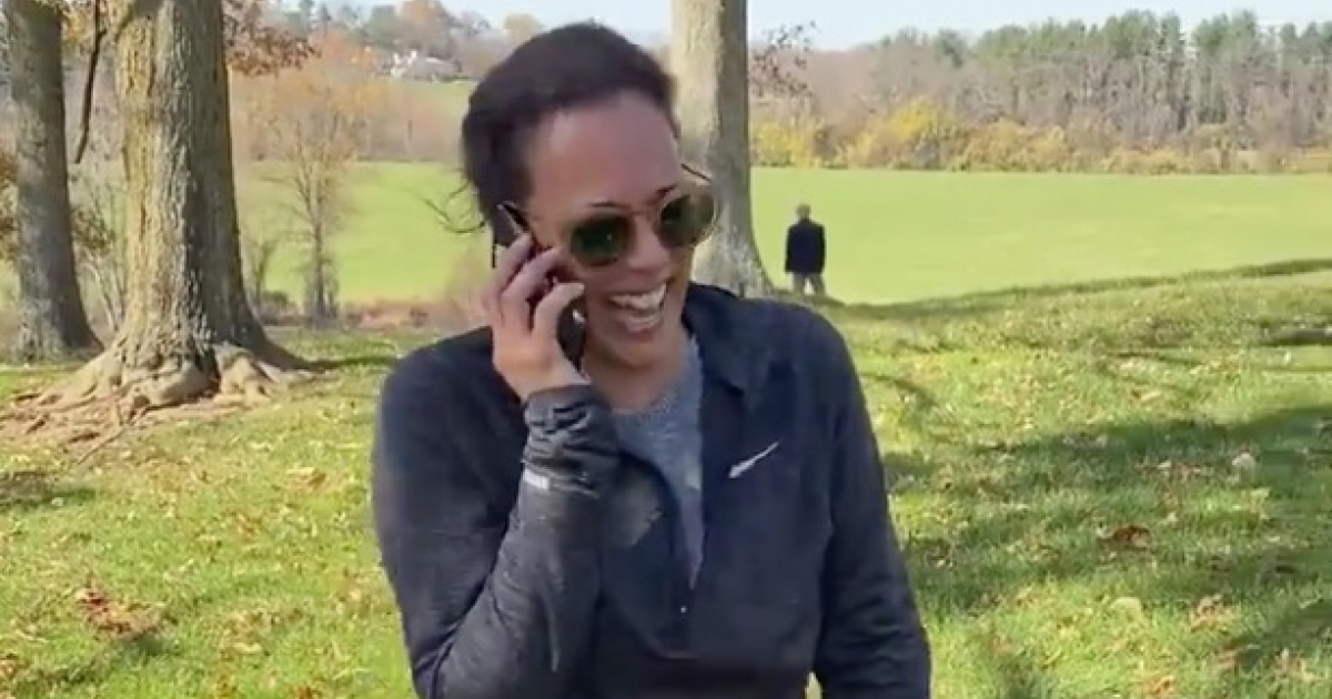 Kamala Harris al teléfono con Joe Biden © Twitter / Kamala Harris