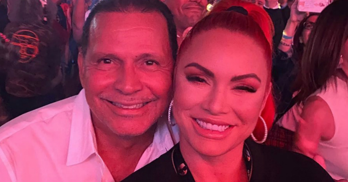 Mireddys González, la mujer de Daddy Yankee, con su padre © Instagram / Mireddys González