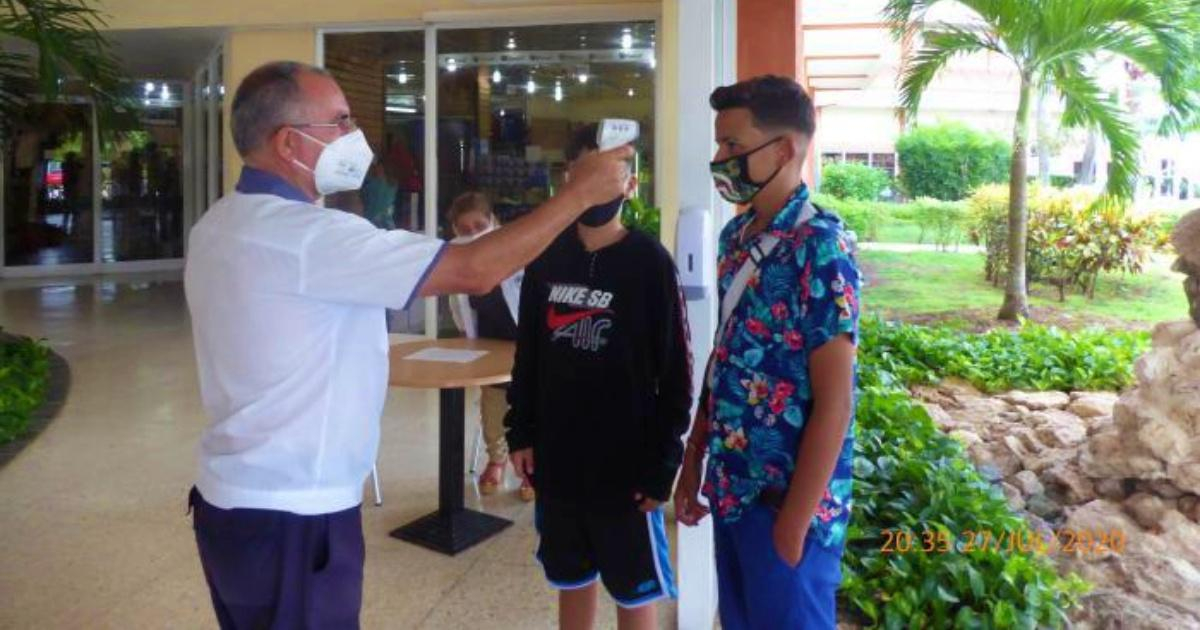 Control de coronavirus en hotel en Matanzas © Granma / Ventura de Jesús