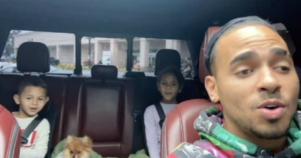 Ozuna y sus hijos en un auto cantan "Una Locura" © Instagram / Ozuna