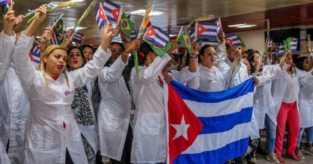 Médicos cubanos en La Habana a su regreso de Brasil. © Granma / José Manuel Correa