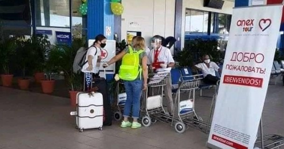 Turistas rusos en el aeropuerto de Jardines del Rey © Facebook / Aeropuerto Jardines del Rey 