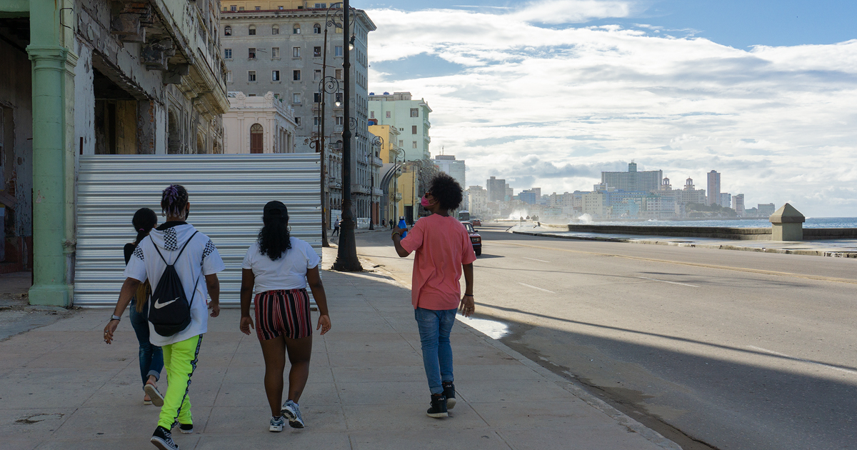 Cubanos caminando por La Habana (Imagen de referencia) © CiberCuba