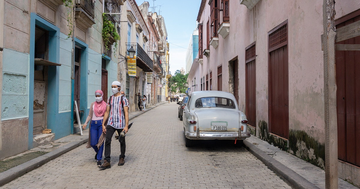 Personas con nasobucos en Cuba (Imagen de referencia) © CiberCuba