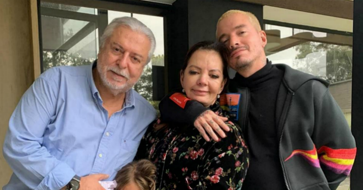 J Balvin con sus padres © Instagram / Álvaro Osorio