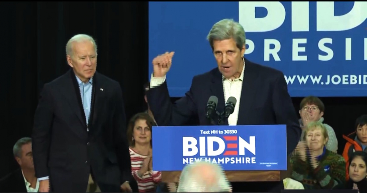 John Kerry en un mitín de campaña de Joe Biden © Captura de pantalla / CBS Boston