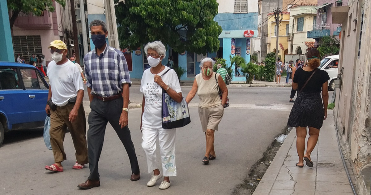 Personas con mascarilla en La Habana (imagen de referencia) © Cibercuba