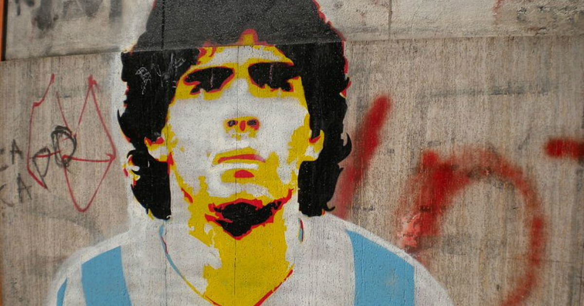 Grafiti de Diego Maradona en el barrio de La Boca, ciudad de Buenos Aires © Cadaverexquisito vía Wikimedia Commons 