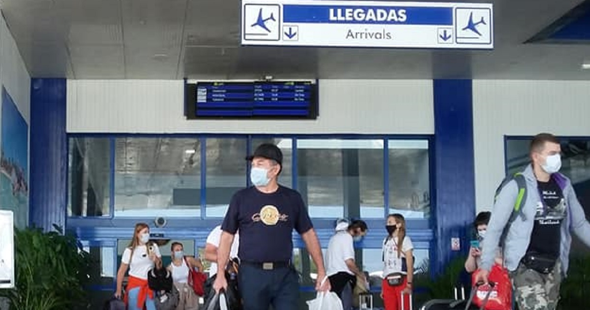 Llegada de turistas rusos al aeropuerto de Jardines del Rey © Facebook / Eric Yanes Rodríguez