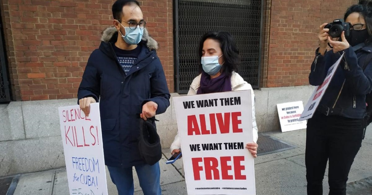 Manifestantes en Nueva York © CiberCuba