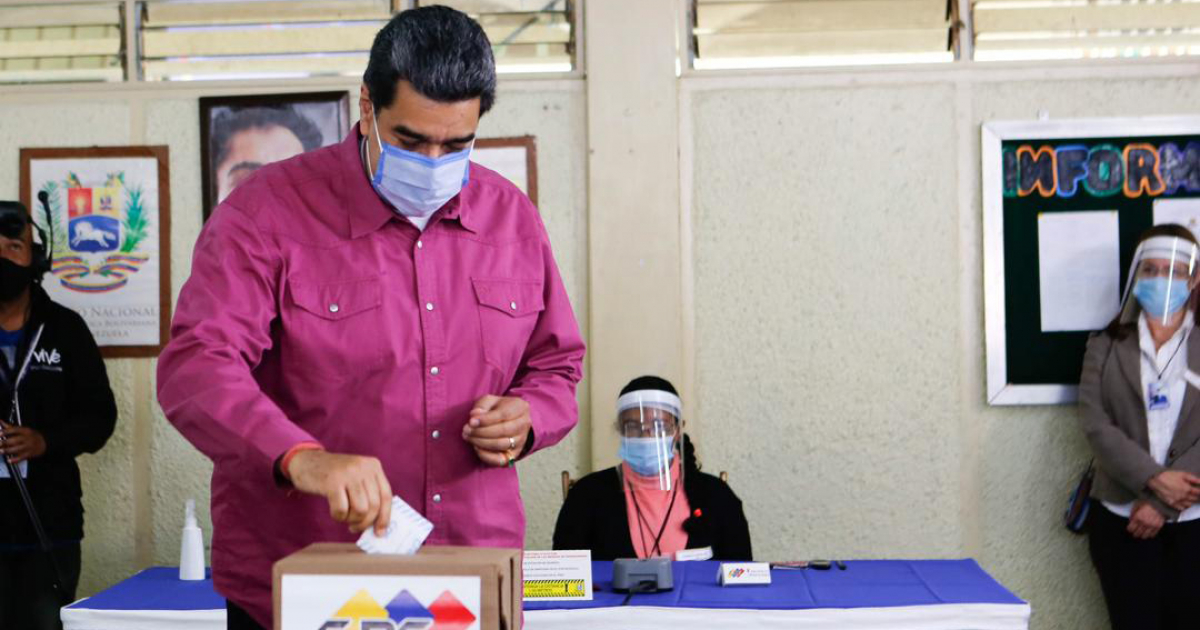 Nicolás Maduro durante la votación © Twitter del mandatario