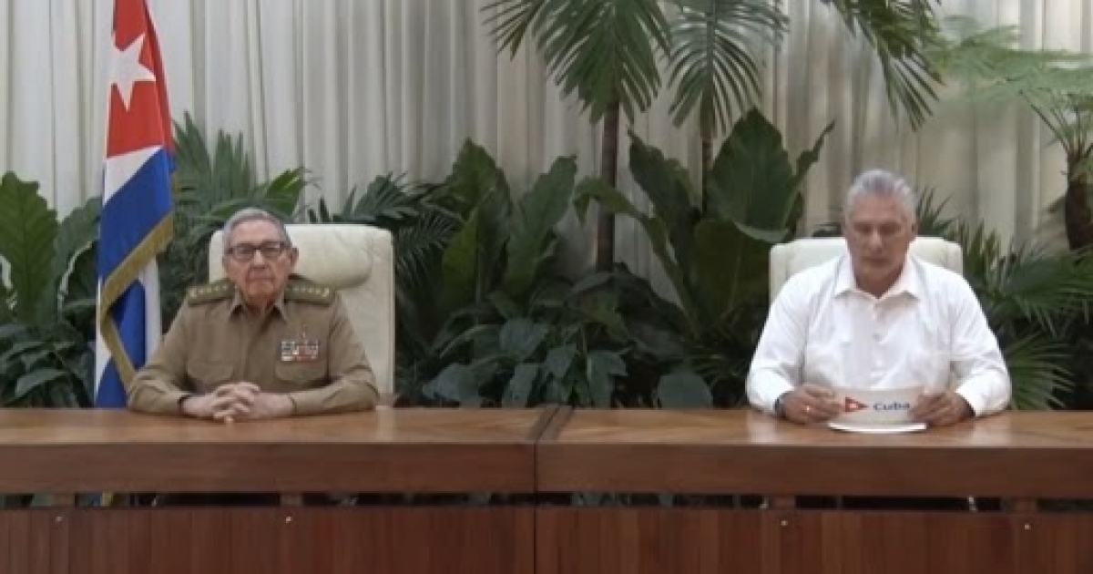 General de Ejército Raúl Castro Ruz y el presidente Miguel Díaz-Canel Bermúdez © Captura de vídeo TV cubana