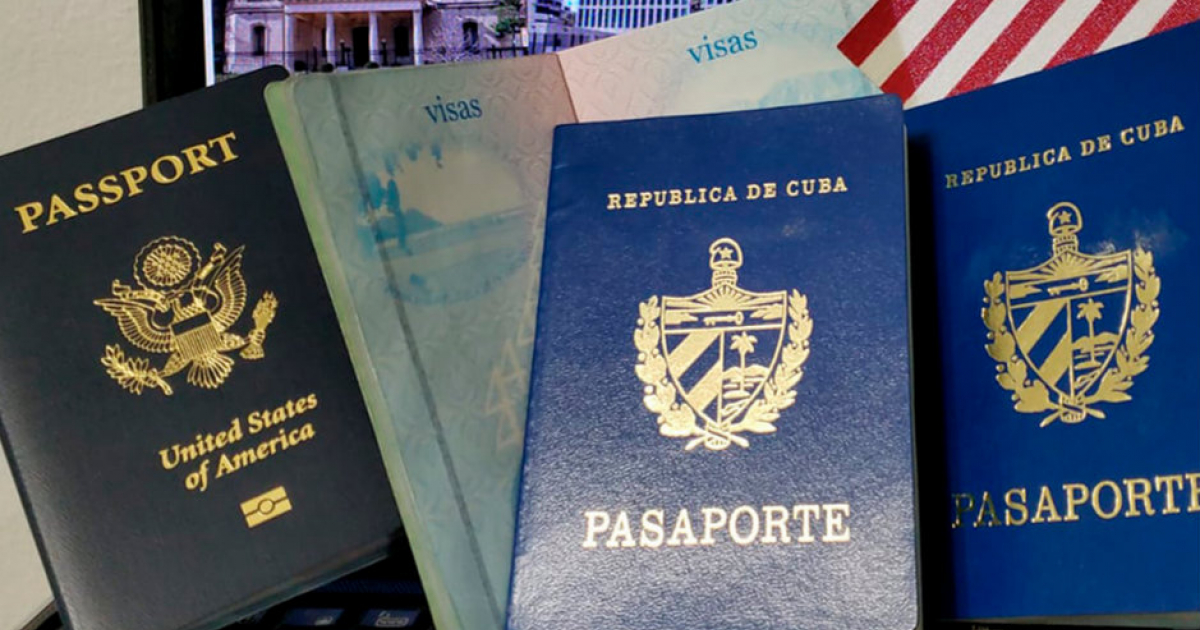 Pasaportes de Estados Unidos y de Cuba © CiberCuba