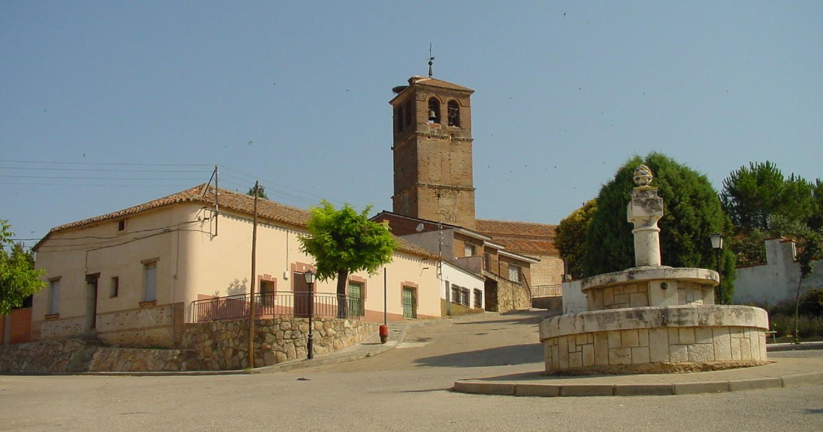 Plaza en el pueblo de Ribatejada © Wikipedia