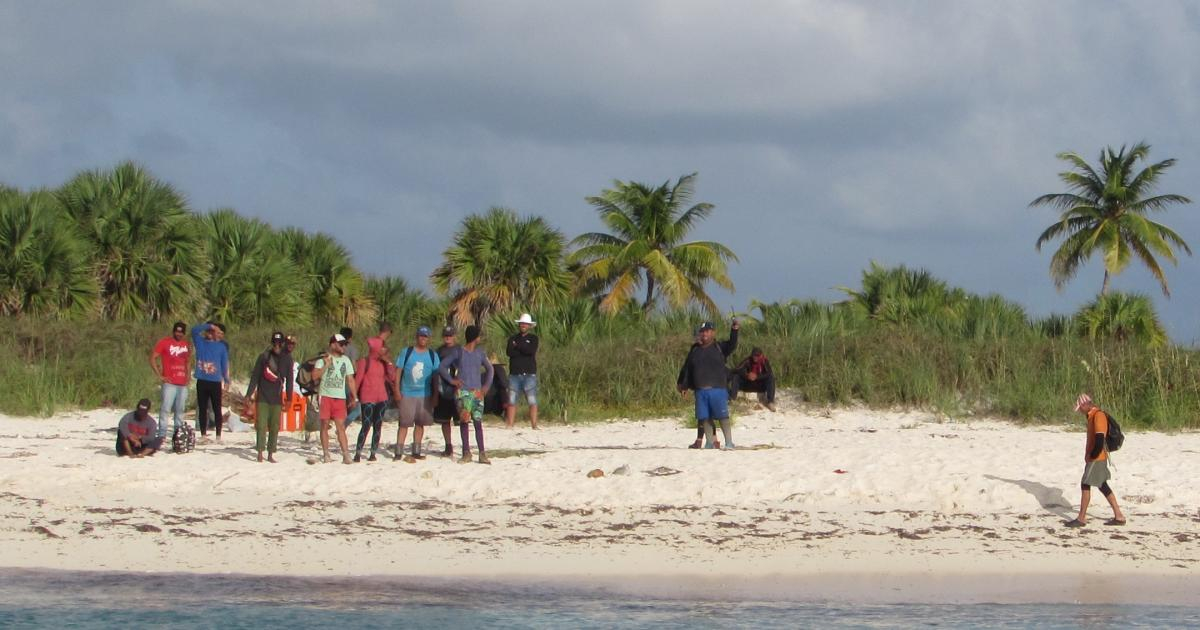 Blaseros cubanos varados en cayo de Bahamas (imagen de referencia). © Guardia Costera de Estados Unidos