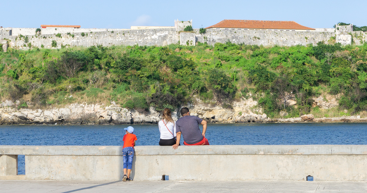 Personas en el Malecón en La Habana (Imagen de referencia) © CiberCuba