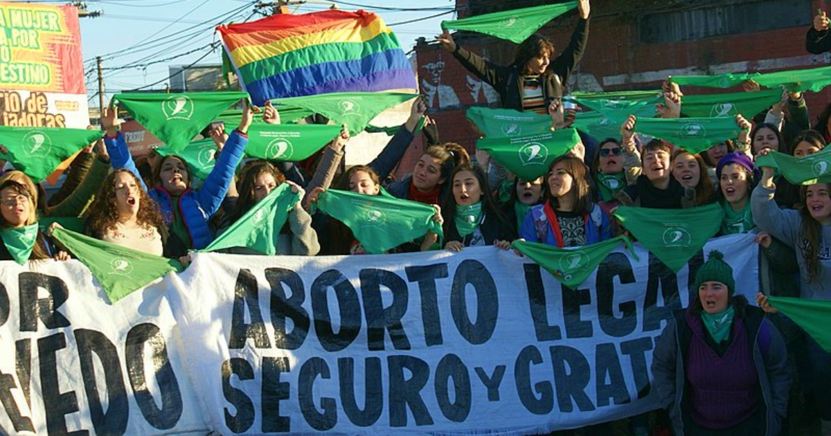 Manifestación en a favor de la legalización del aborto en Argentina © Wikimedia Commons / Romi Pecorari