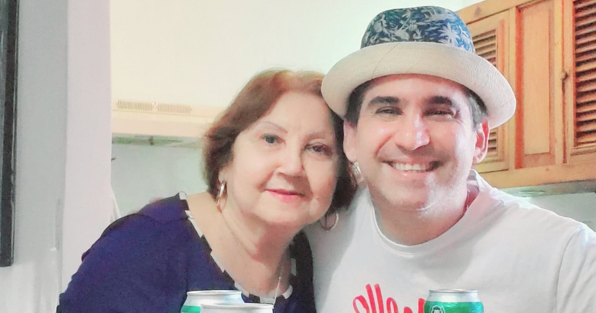 Osmani Espinosa junto a su madre © Facebook Osmani Espinosa