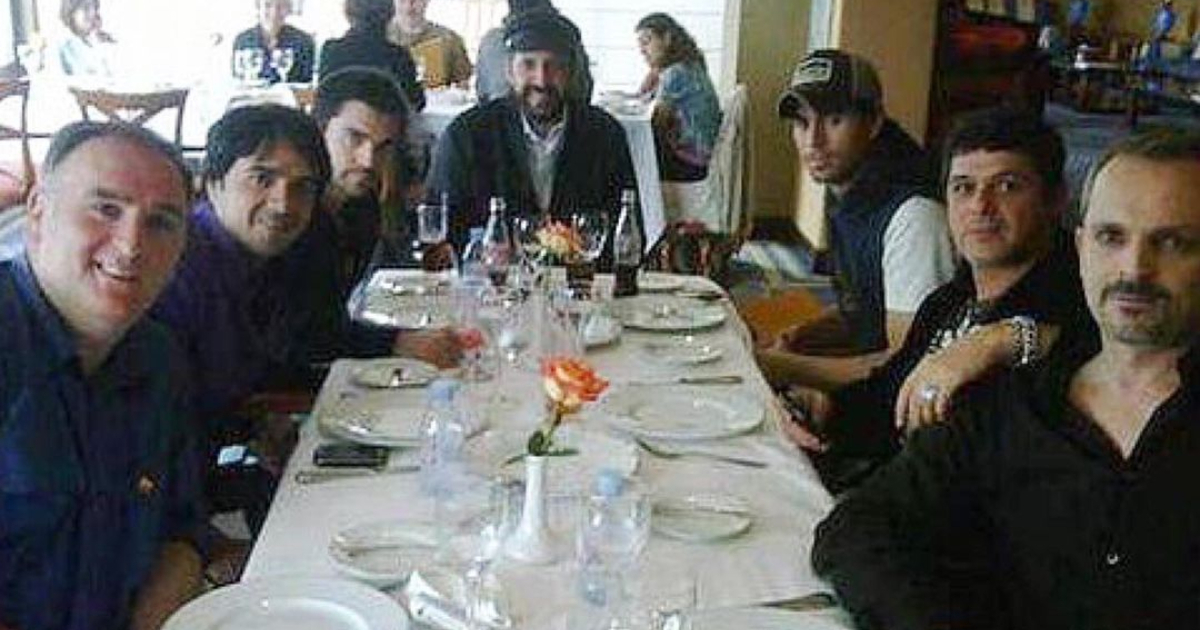 Alejandro Sanz con Enrique Iglesias, Miguel Bosé, Juanes, Juan Luis Guerra, Luis Fonsi y José Andres © Instagram / Alejandro Sanz