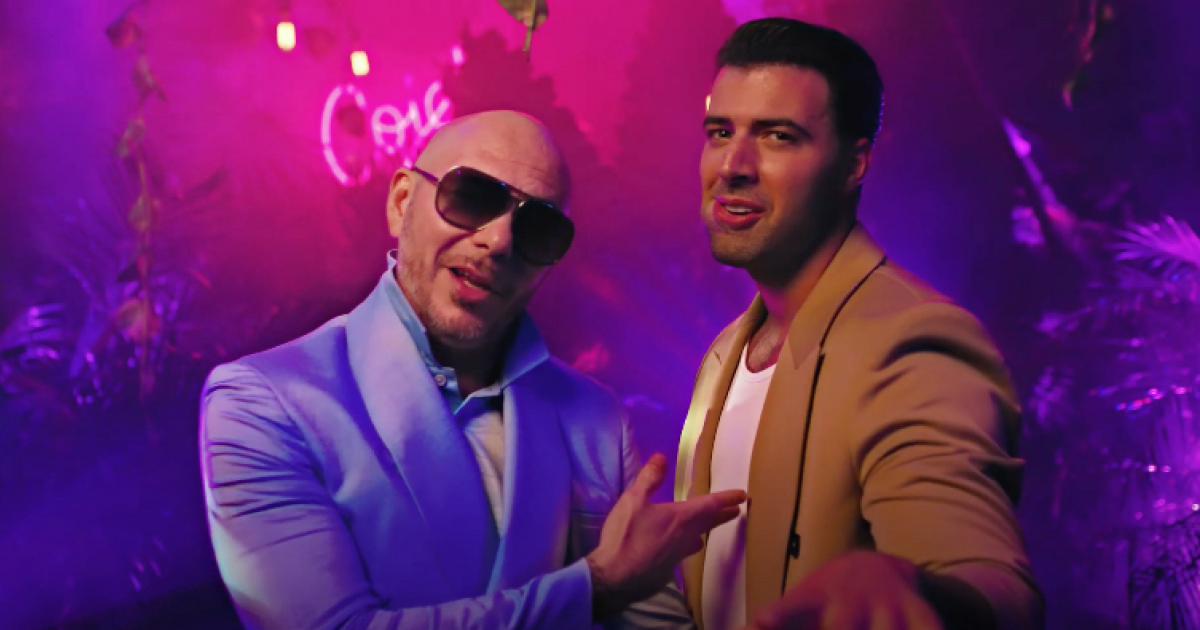 Jencarlos y Pitbull en el videoclip de "Cosita linda" © YouTube / Jencarlos